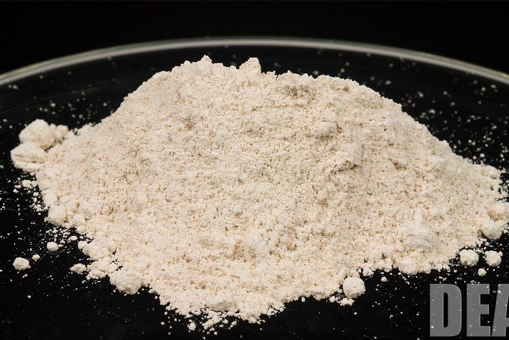 what does white heroin look like